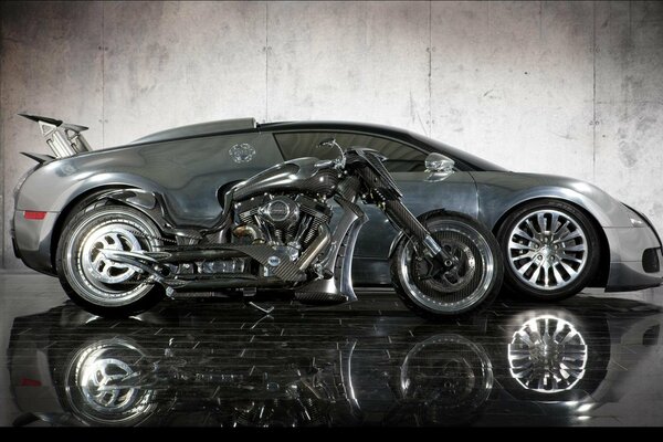 Motobike y coche Bugatti en gris