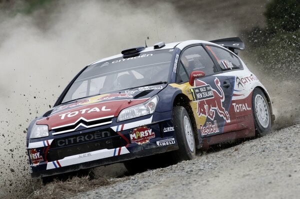 Auto sportiva citroen C4 corse