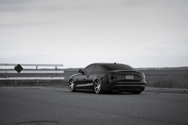 Foto en blanco y negro de Audi