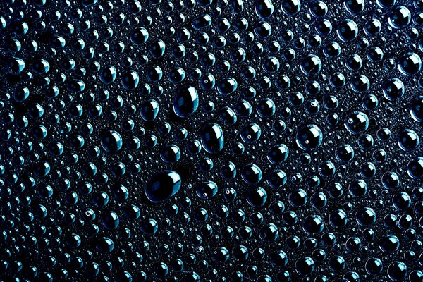 Textura de gotas grandes sobre un fondo oscuro