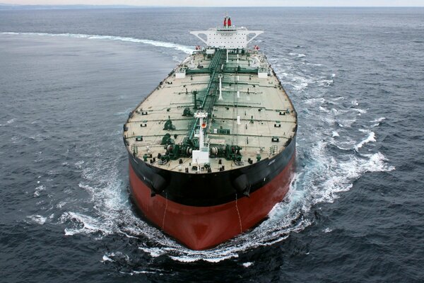 A huge tanker at full speed in a U-turn