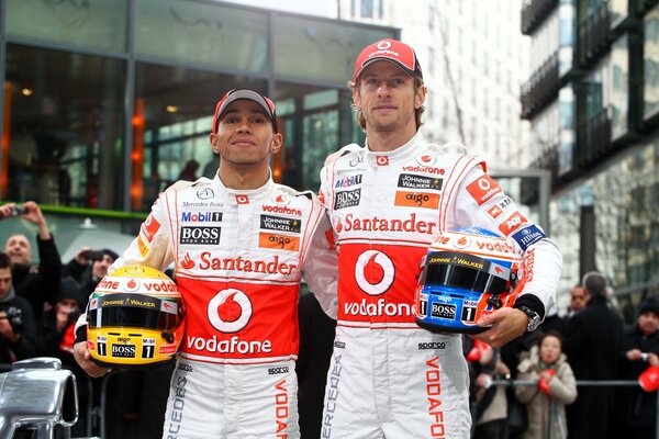 Lewis Hamilton y Jenson Button, pilotos de fórmula 1