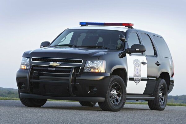 Policyjny Jeep SUV Chevrolet