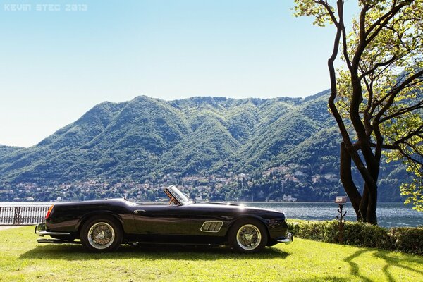 California 1961 Ferrari 250 gt swb en medio de las montañas