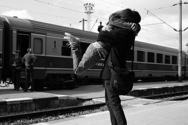 Feliz encuentro de la gente en la estación