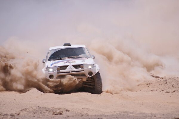 Mitsubishi SUV among the sand