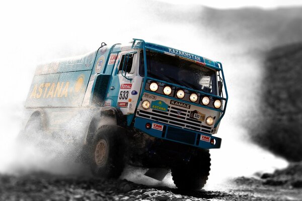 Líder de la carrera Astana cargo azul KAMAZ