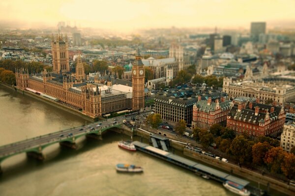 Londres du soir avec le pont sur la Tamise