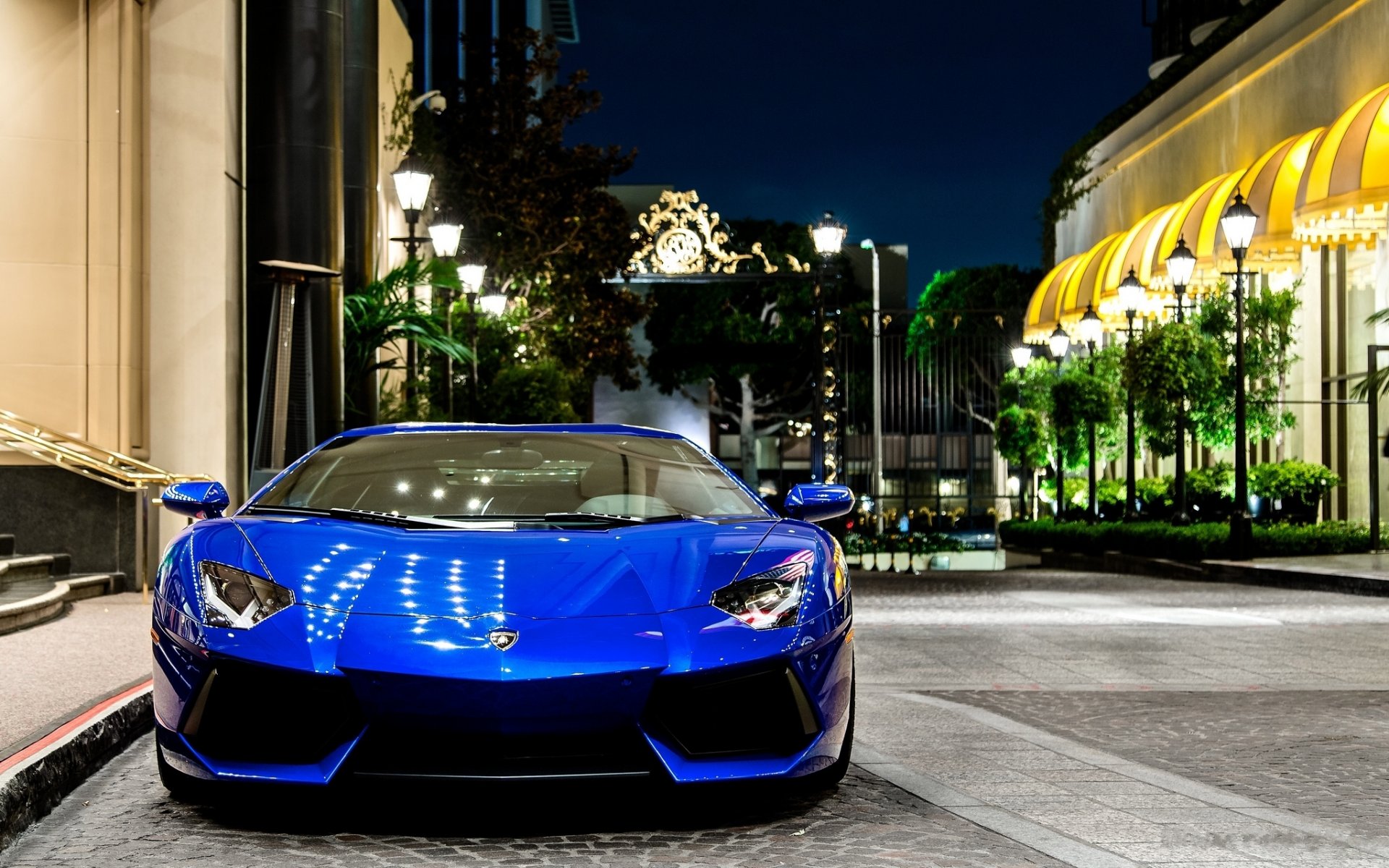 lamborghini aventador lp700-4 blau lamborghini aventador front reflexion abend straße lichter