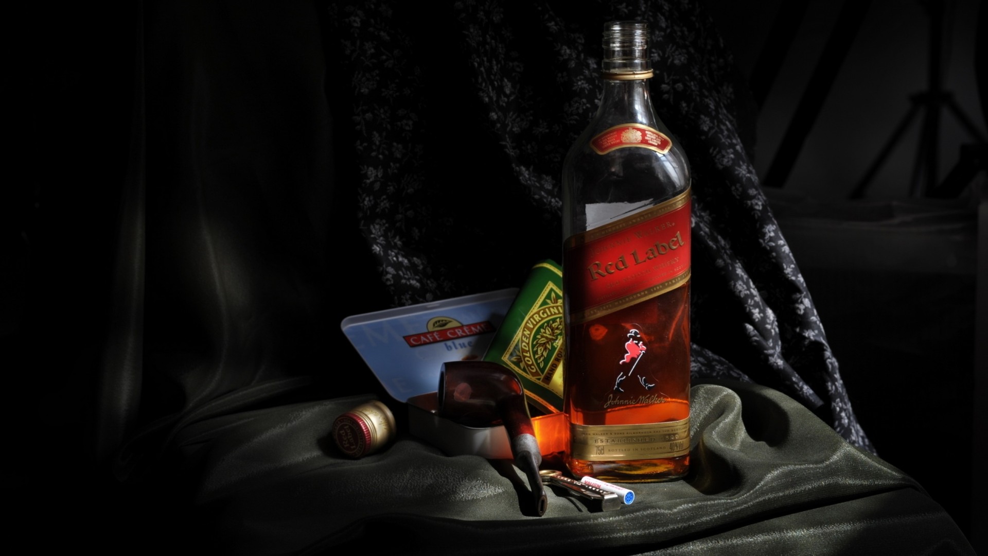 tubo tabacco whisky johnny walker bottiglia marmellata