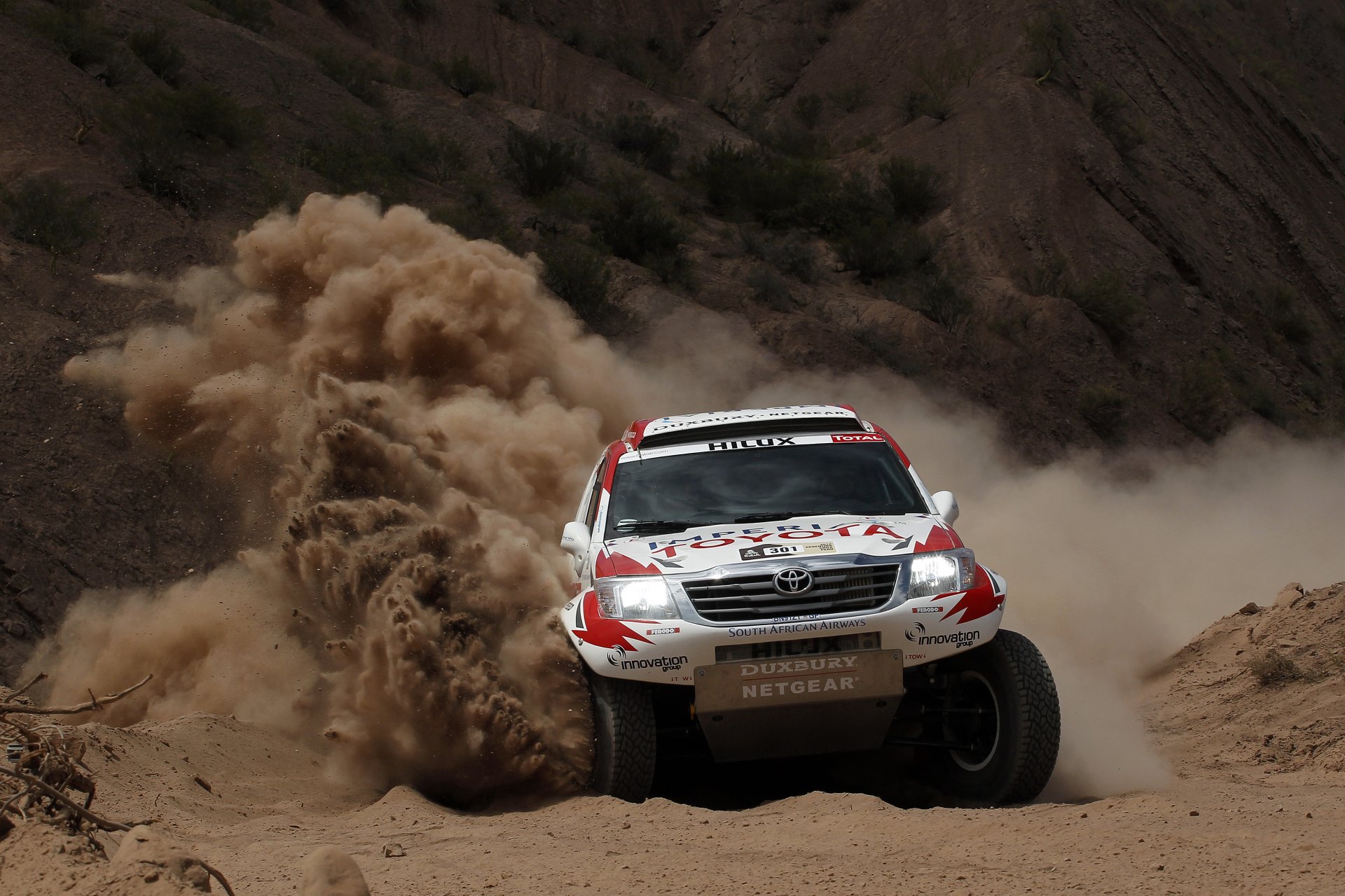 toyota hilux rallye toyota front dakar sand drehen