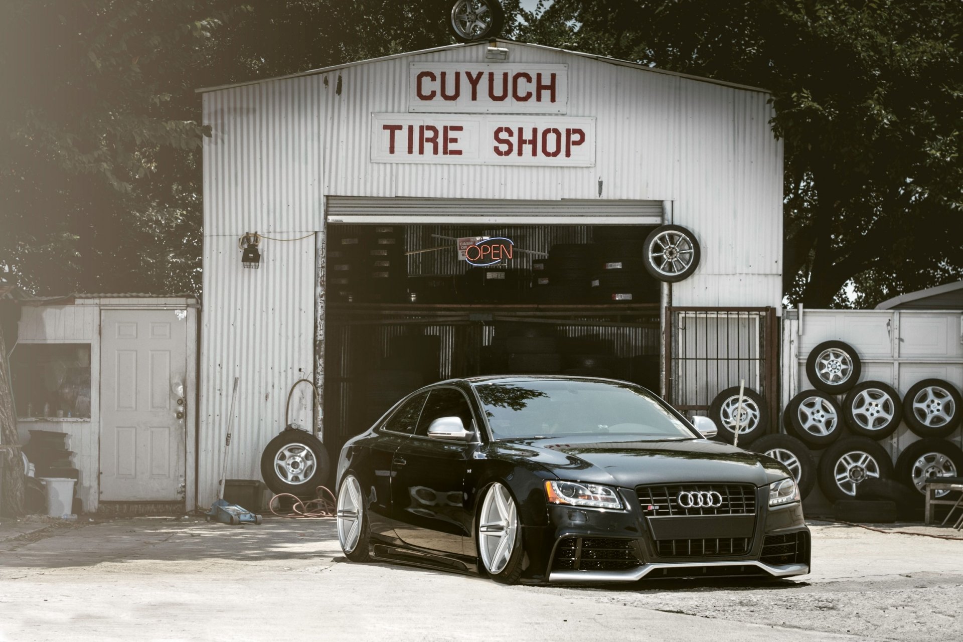 audi s5 auto maschinen tuning landung reifen service zaun bäume