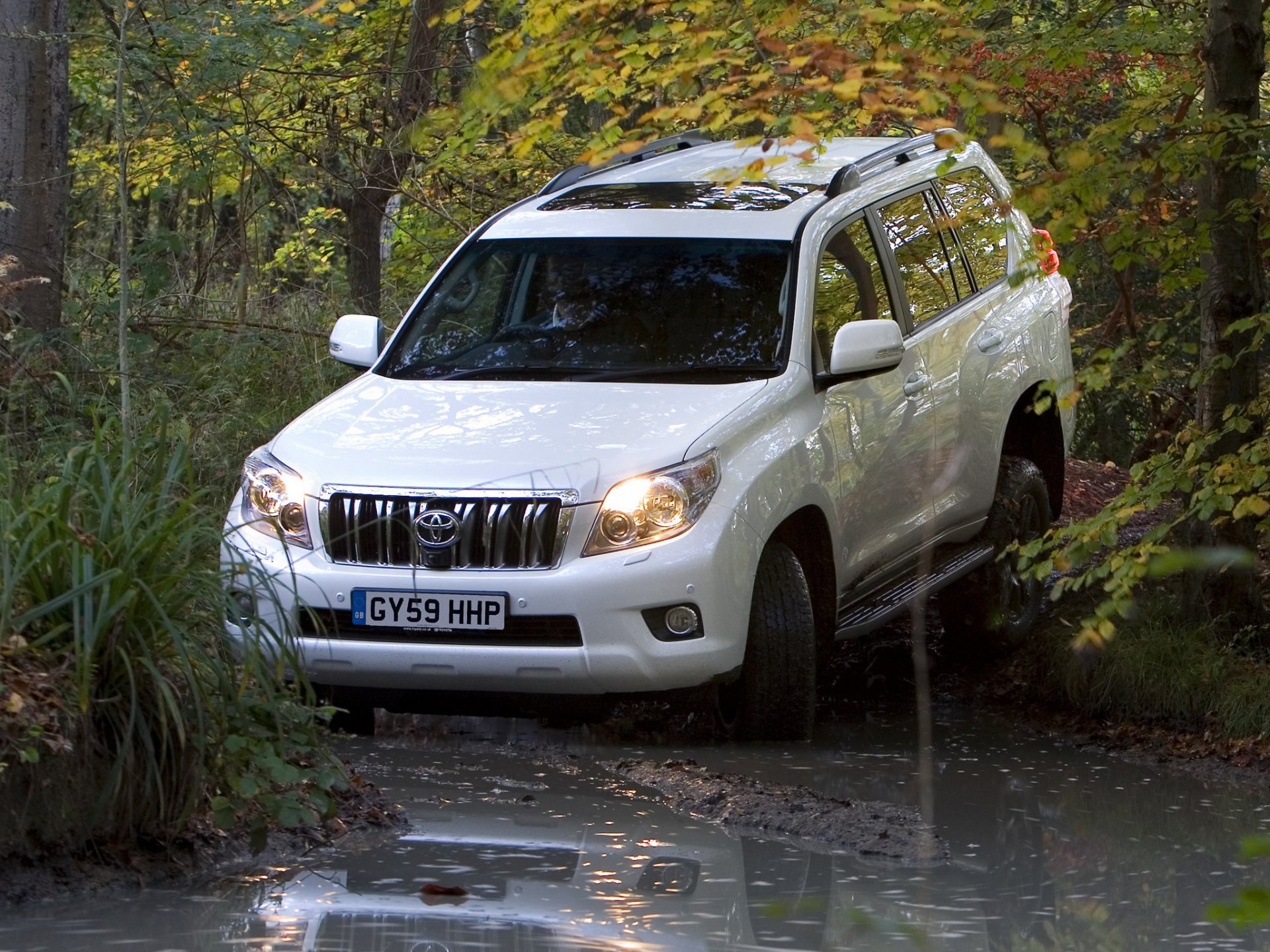 toyota land cruiser prado tlc prado uk-spec car auto wallpaper japan toyota land cruiser tlc prado car jeep off-road white mud forest water english version england