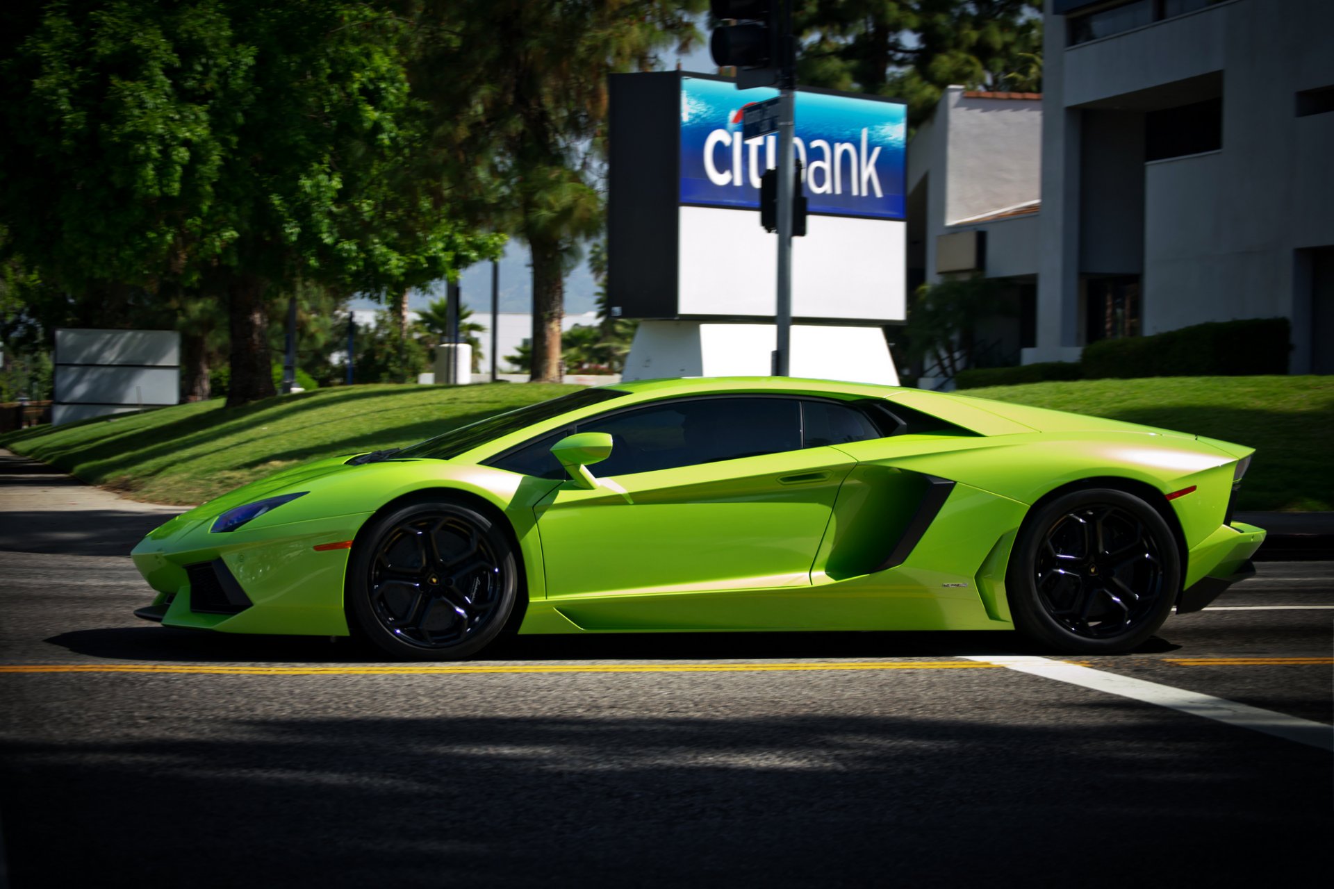 lamborghini aventador lp700-4 green lamborghini aventador proofil road marking shade traffic light tree