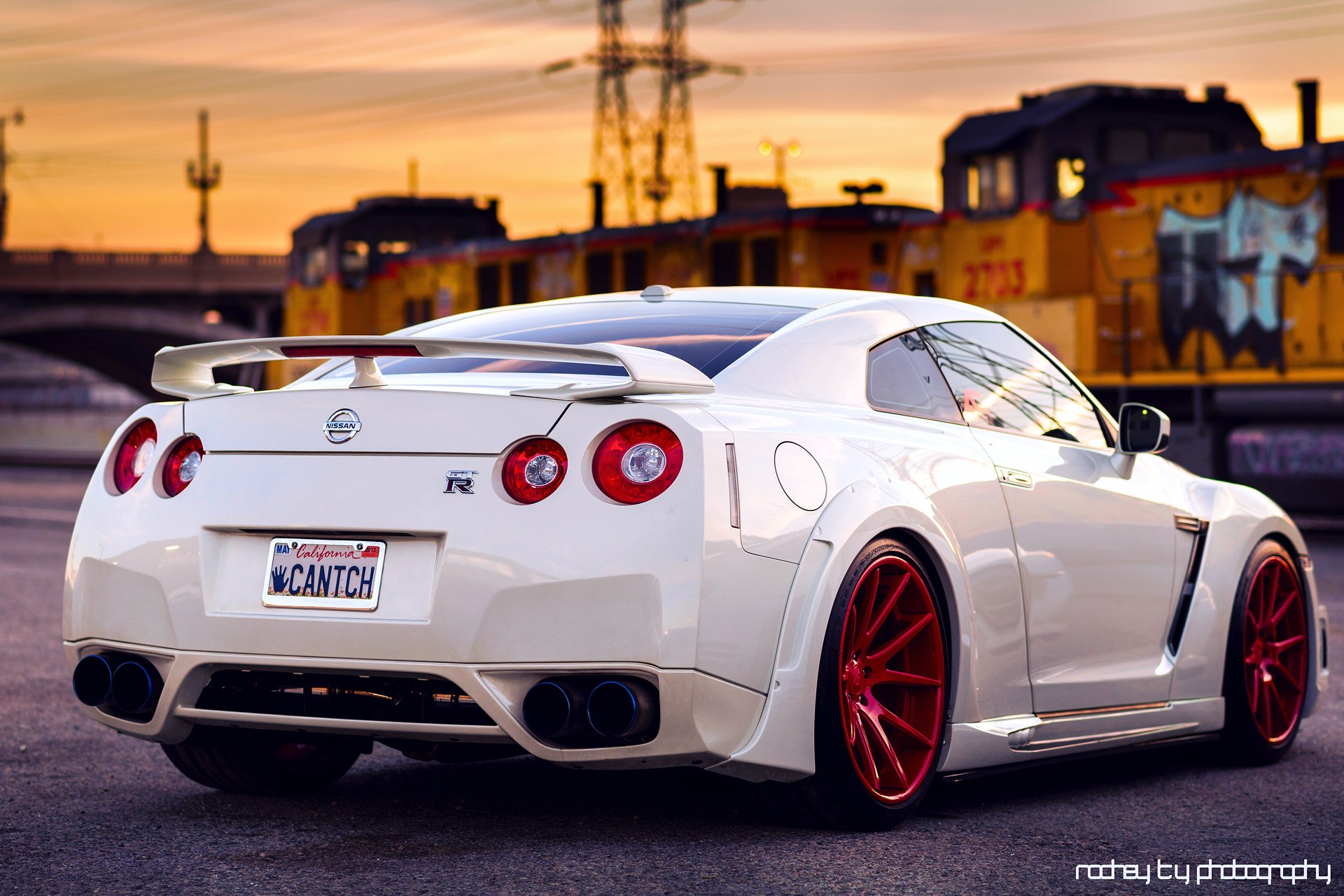 nissan gt-r bianco retro rosso cerchi cielo tramonto treno