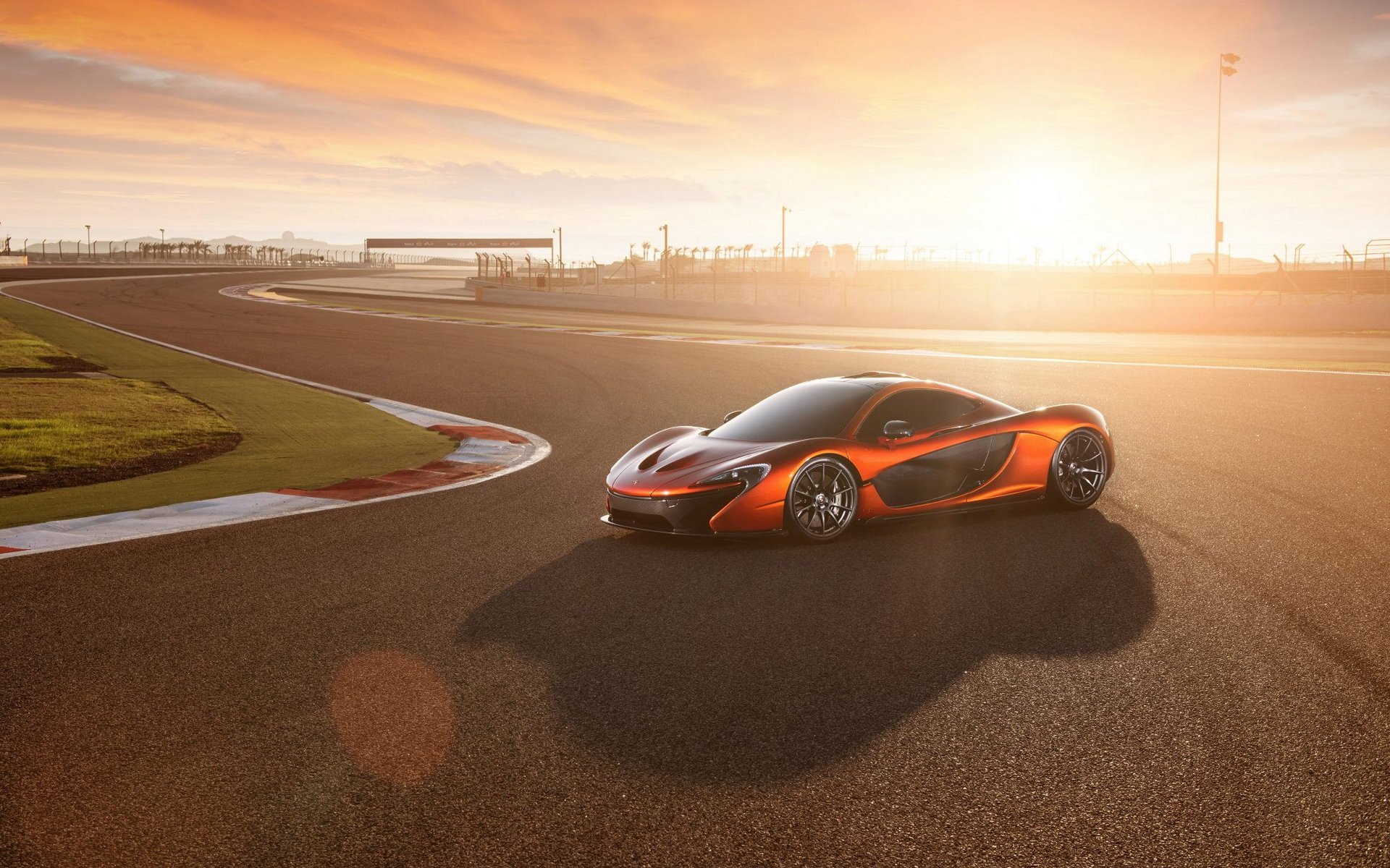 mclaren p1 бахрейн суперкар макларен трек закат