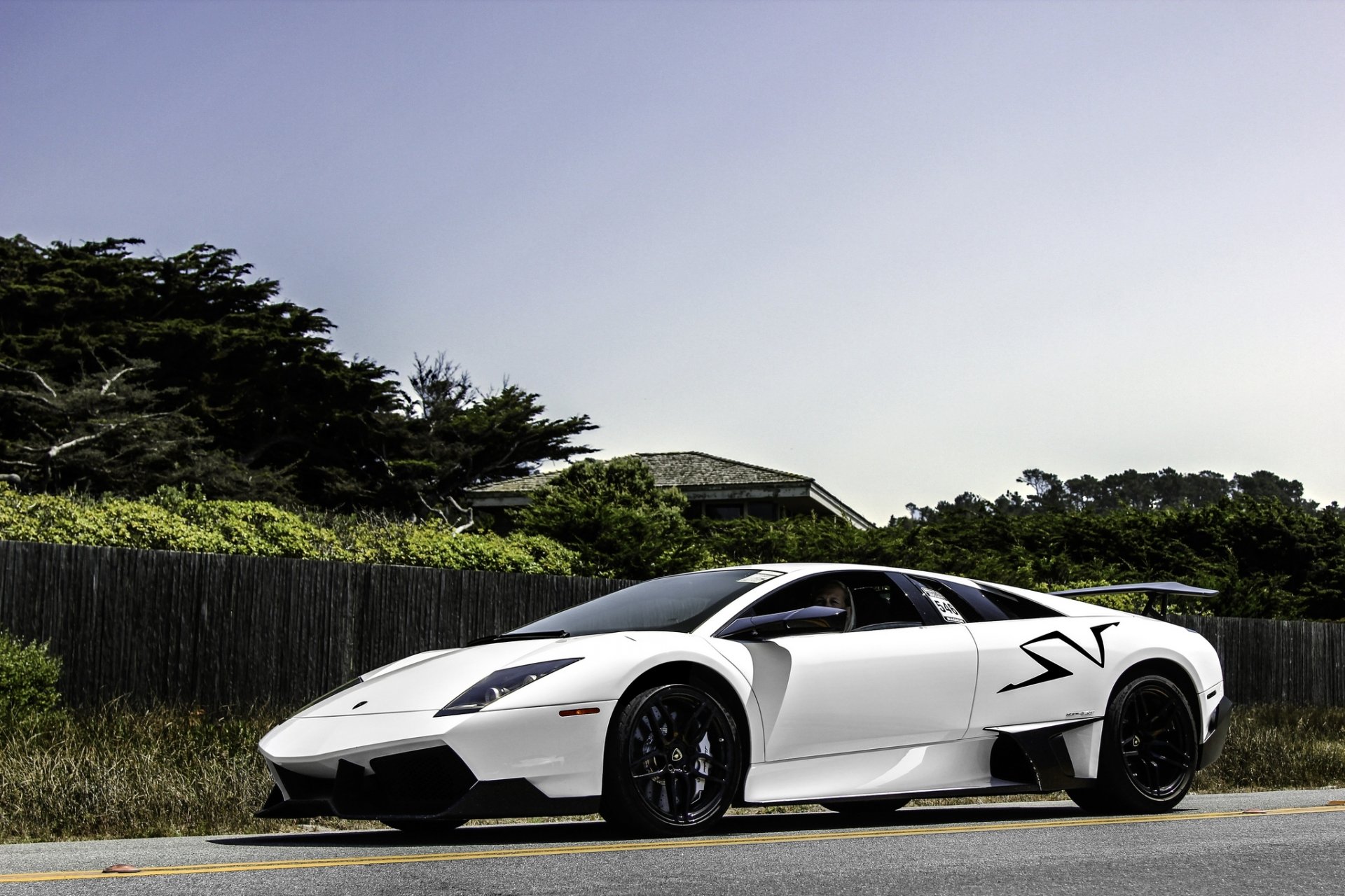 lamborghini murcielago lp670-4 sv blanco lamborghini mursielago vista frontal carretera cercado árboles cielo