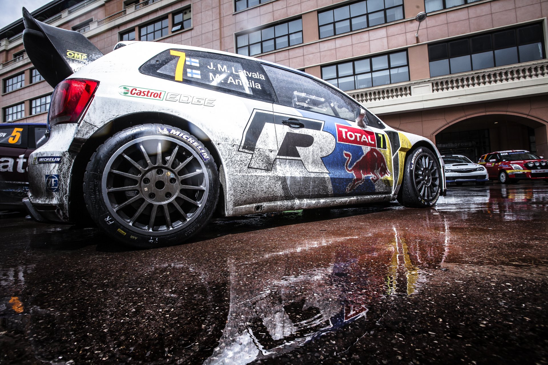 volkswagen polo rallye wkr jari matti latvala reflexion red bull räder auto