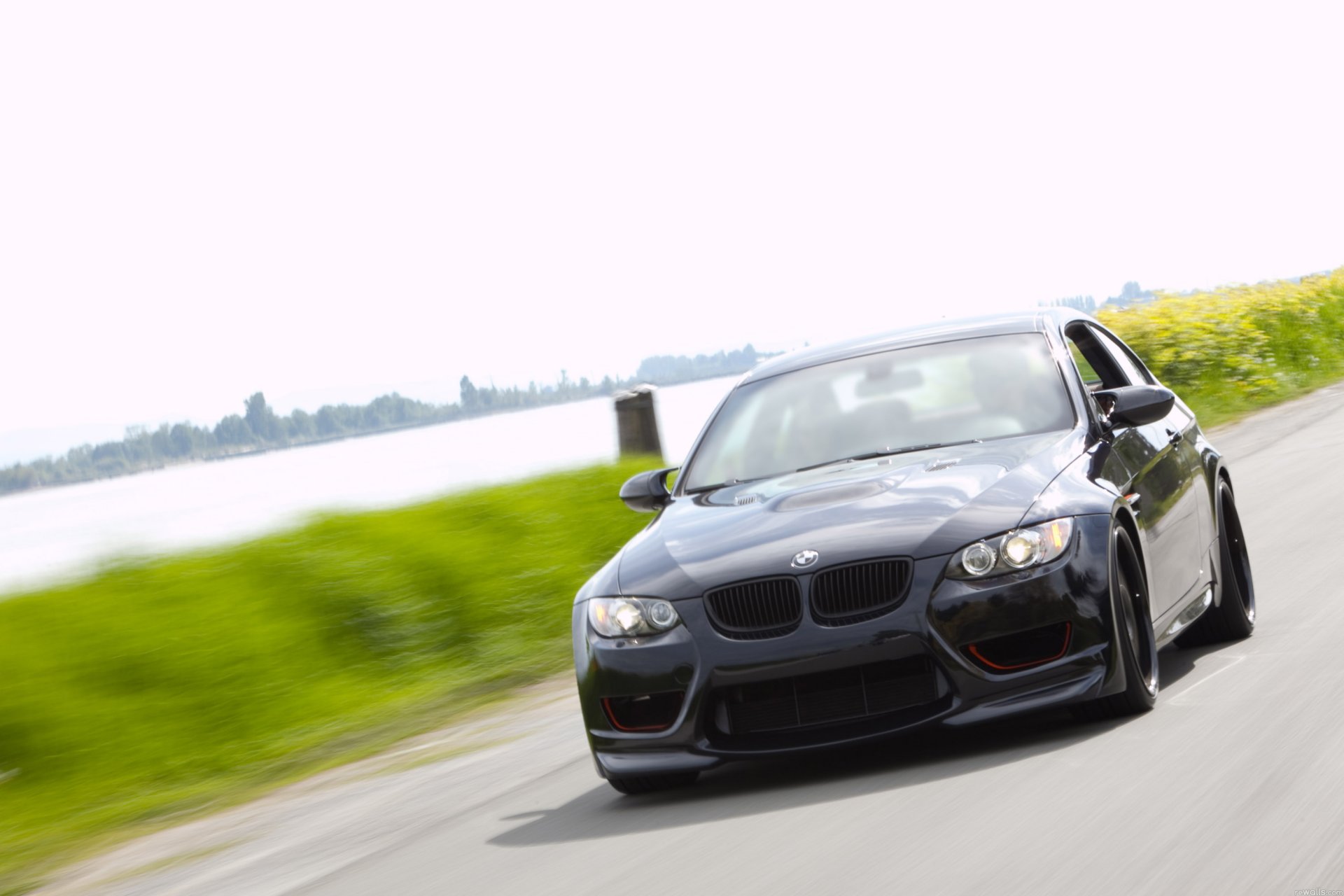 bmw noir rivière verdure route vitesse m3 flou