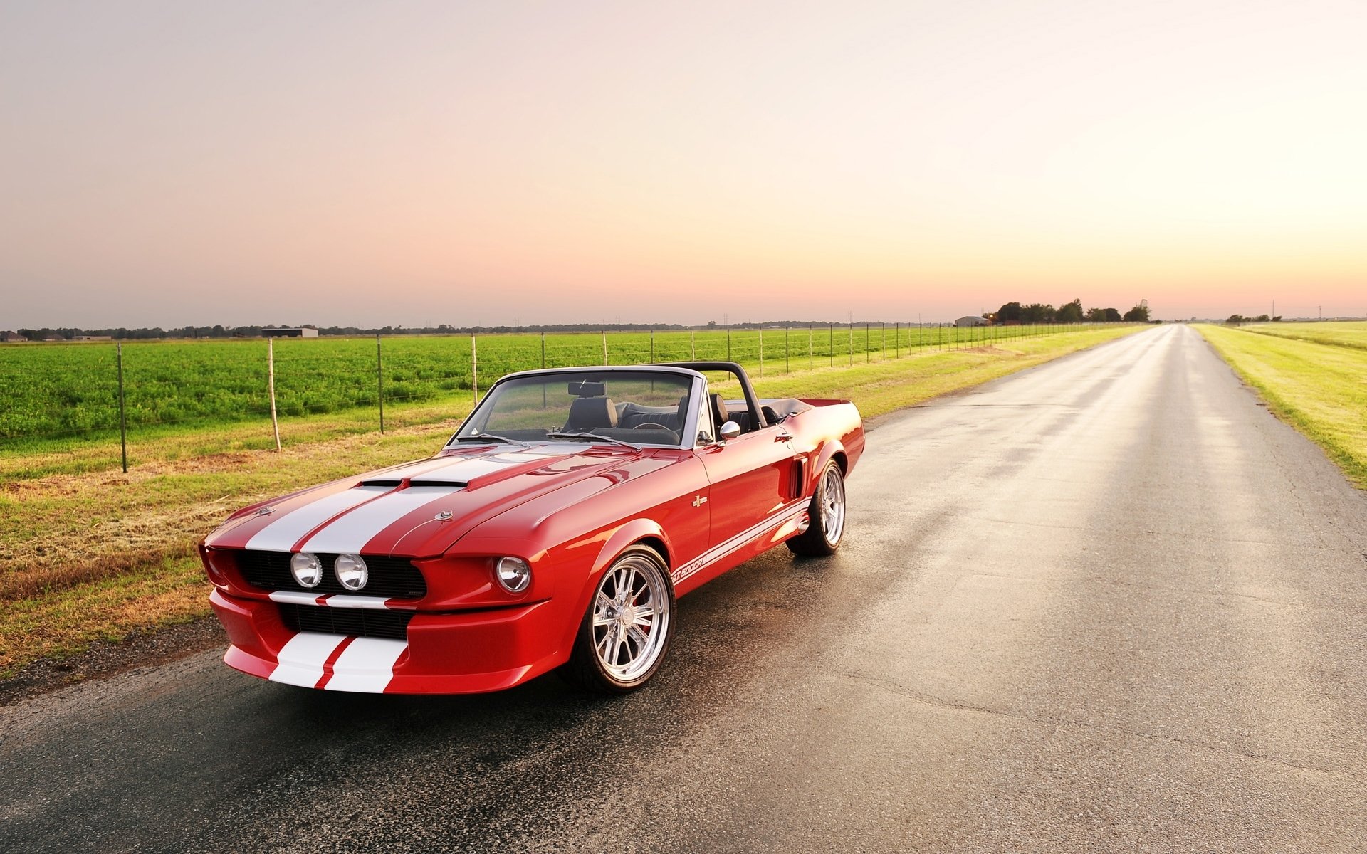 klassische recreations ford mustang shelby gt 500cr cabrio front tuning rot streifen straße feld himmel