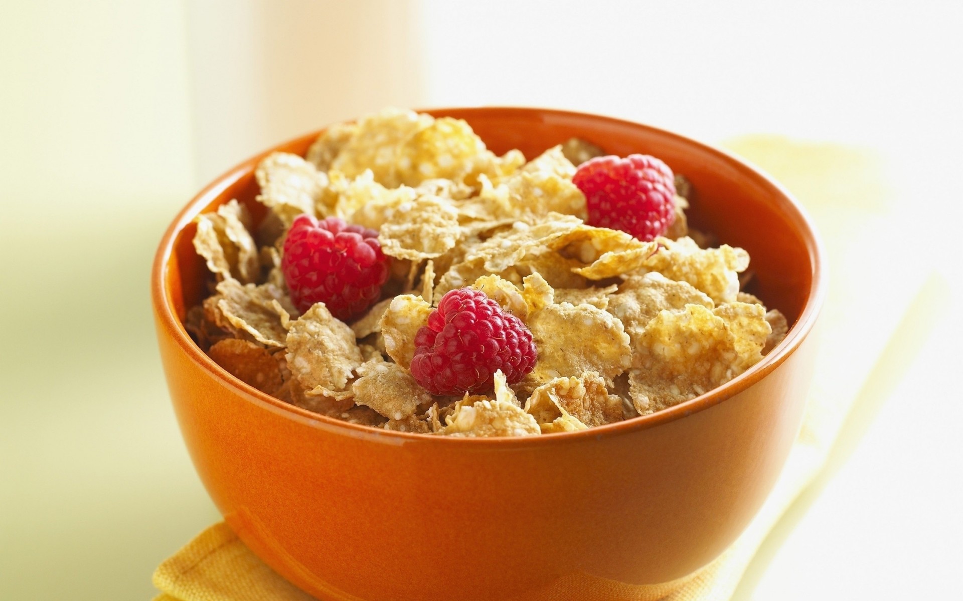 flakes cereals raspberry plate