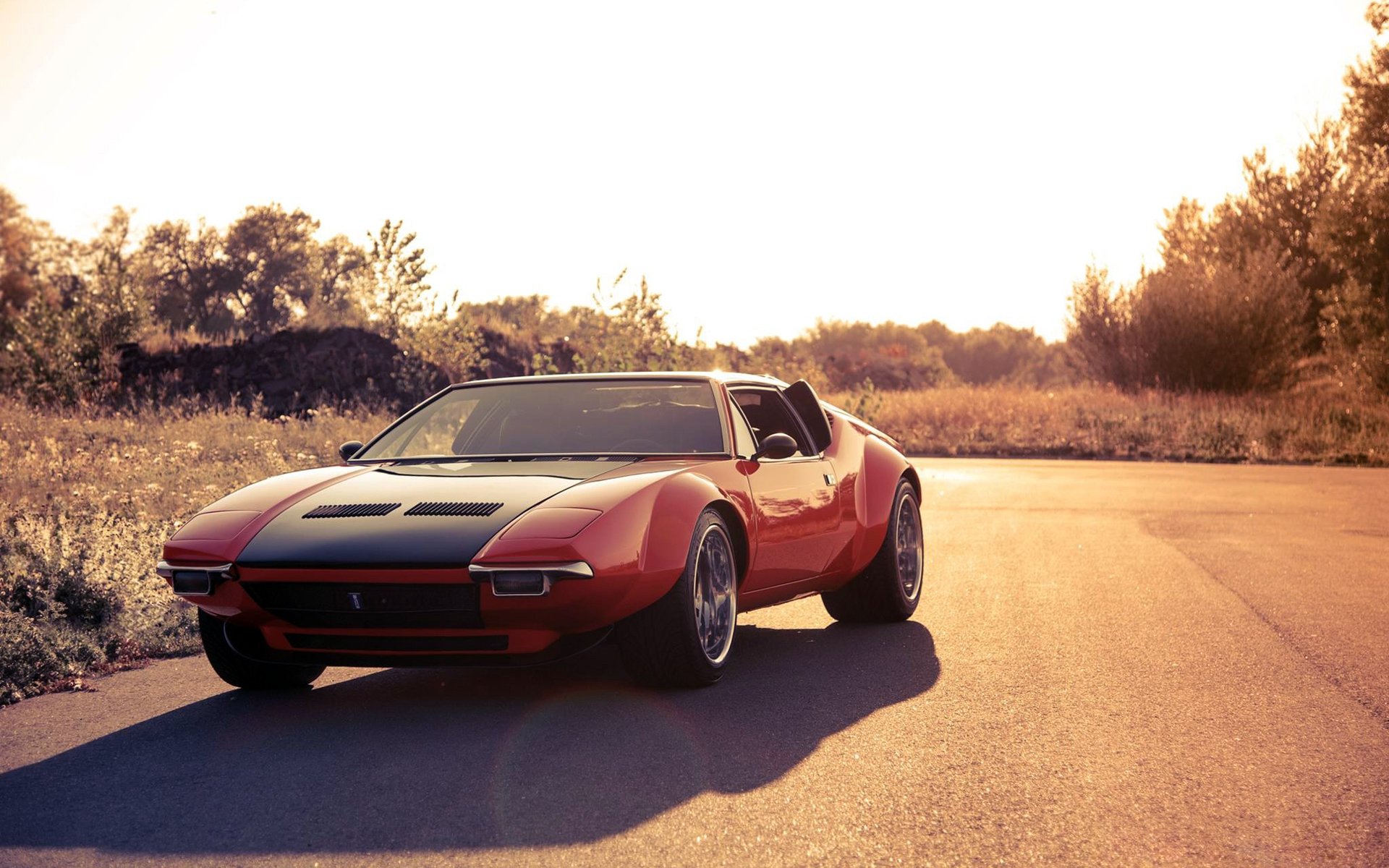 coche deportivo de tomaso pantera autoempapelado naturaleza