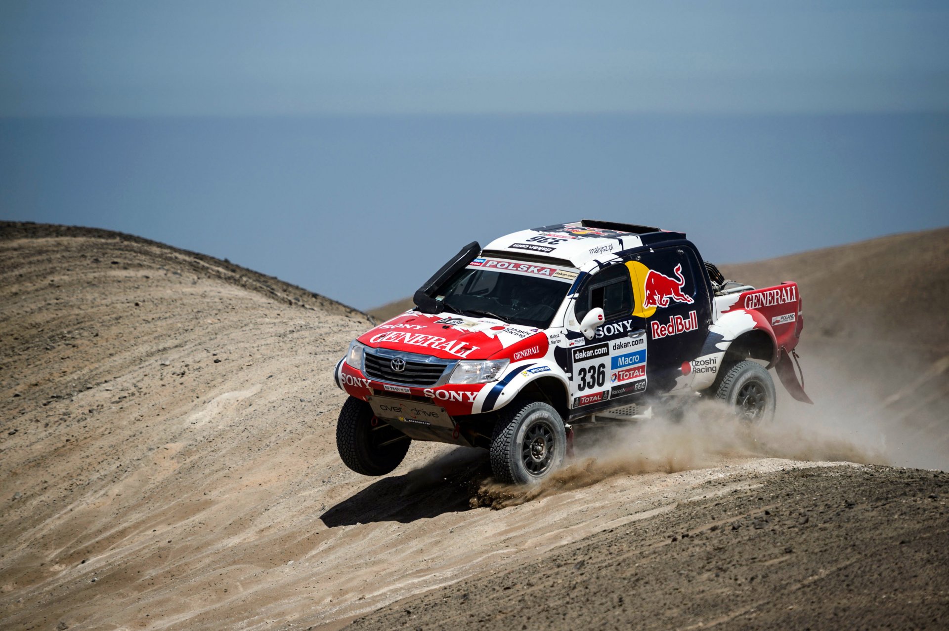 toyota rally toyota dakar sabbia fronte cielo polvere