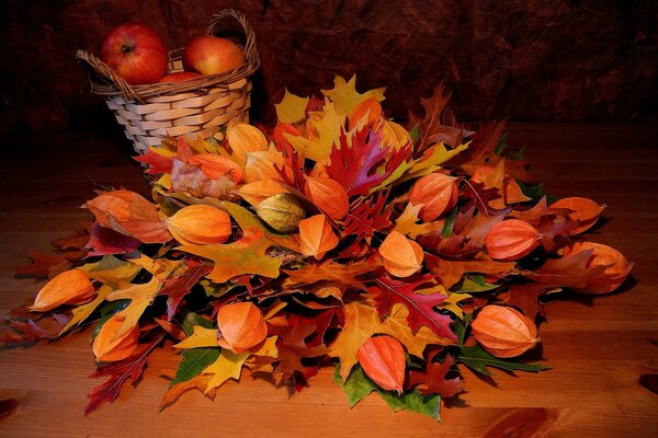 Bouquet of leaves, apples and cookies