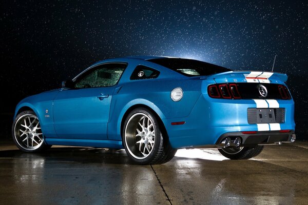 Ford Mustang bleu couleur vue arrière