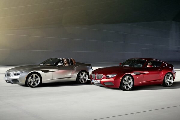Deux superbes BMW de couleur argent et rouge