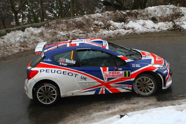 Pegando Peugeot con los colores de la bandera británica
