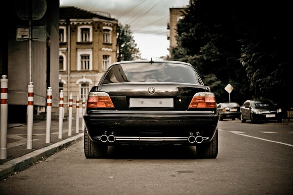 BMW e38 is parked in the parking lot