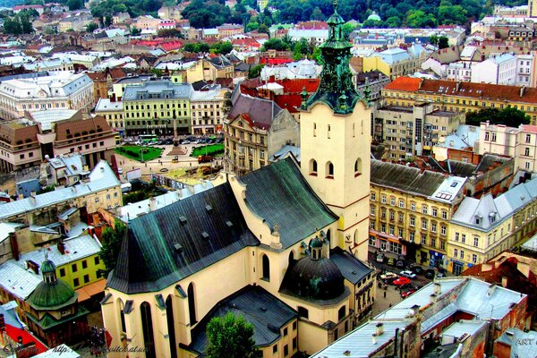 Vue de dessus de la cathédrale de Lviv