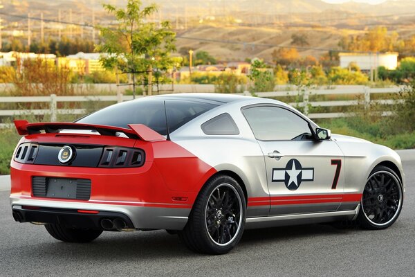 Coche ford Mustang con estrella