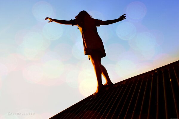 Dangerous walking on the edge of the roof