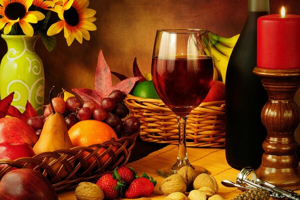 Осенняя композиция с бокалом красного вина