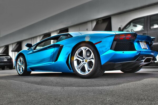 Luzurno bleu Lamborghini vue arrière