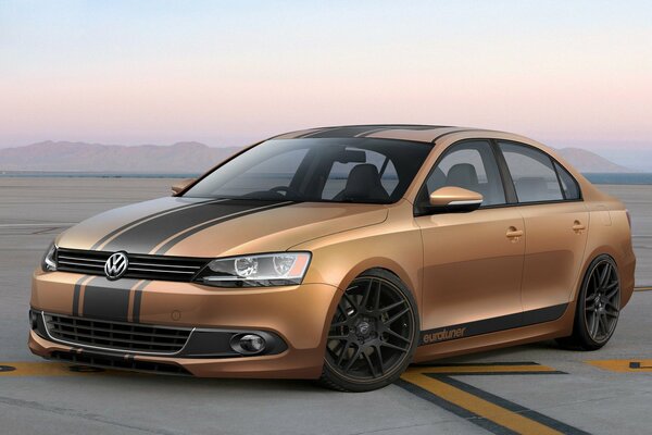 Tuning del coche Volkswagen Jetta en color dorado