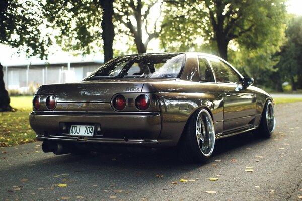 Nissan car with double arches