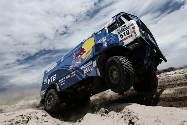 KAMAZ gran ganador del Rally Dakar de París en acción