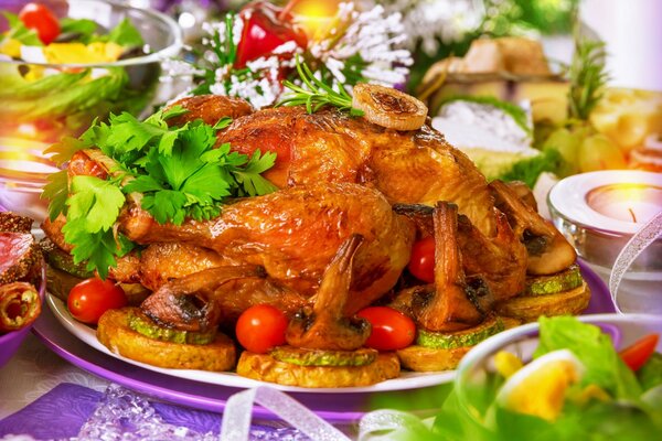 Pollo al horno con verduras en un plato