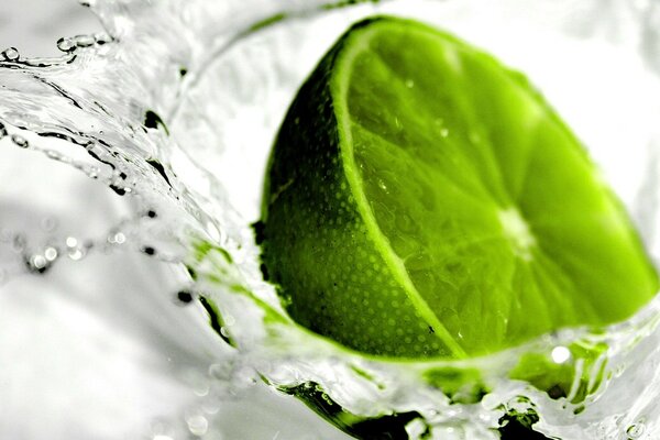 Lime in static water spray