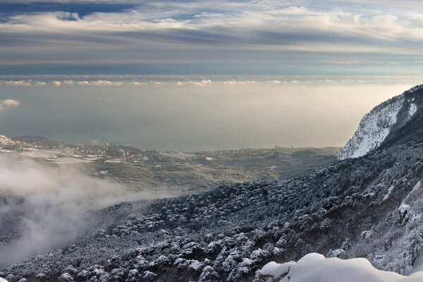 Las nubes se ciernen sobre el Monte ai Petri