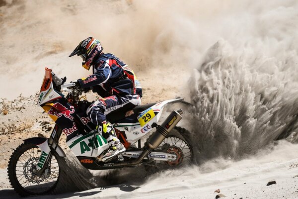 Motocyklista Dakar Red Bull