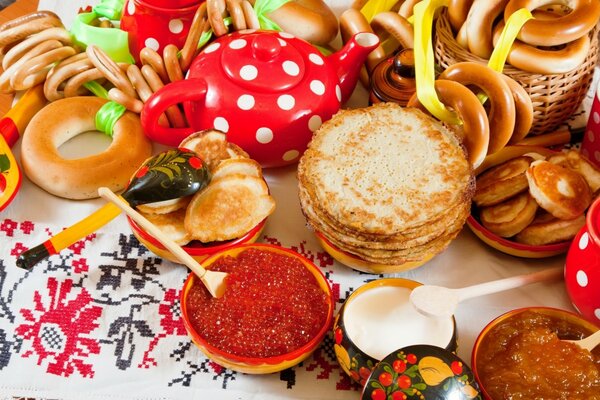 Bagels, drying, pancakes and sour cream on the table