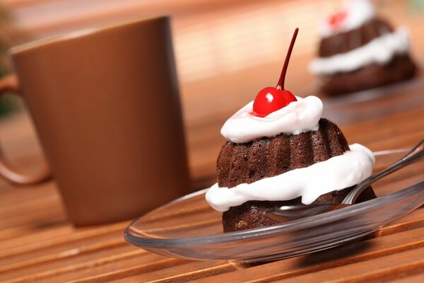 Gâteau au chocolat sucré aux cerises