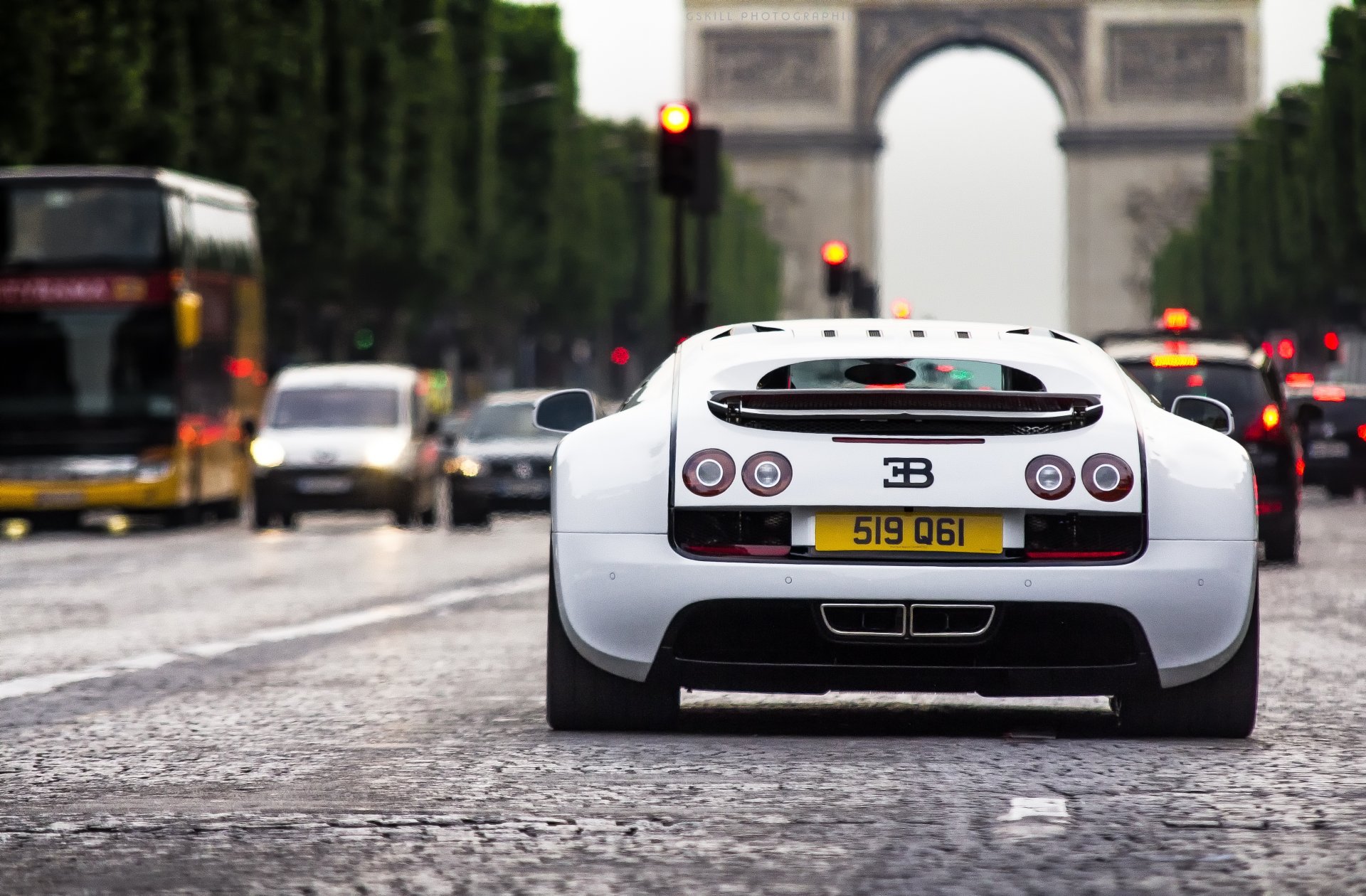 bugatti veyron super sport france paris white city cars arch bugatti veyron hypercar rear