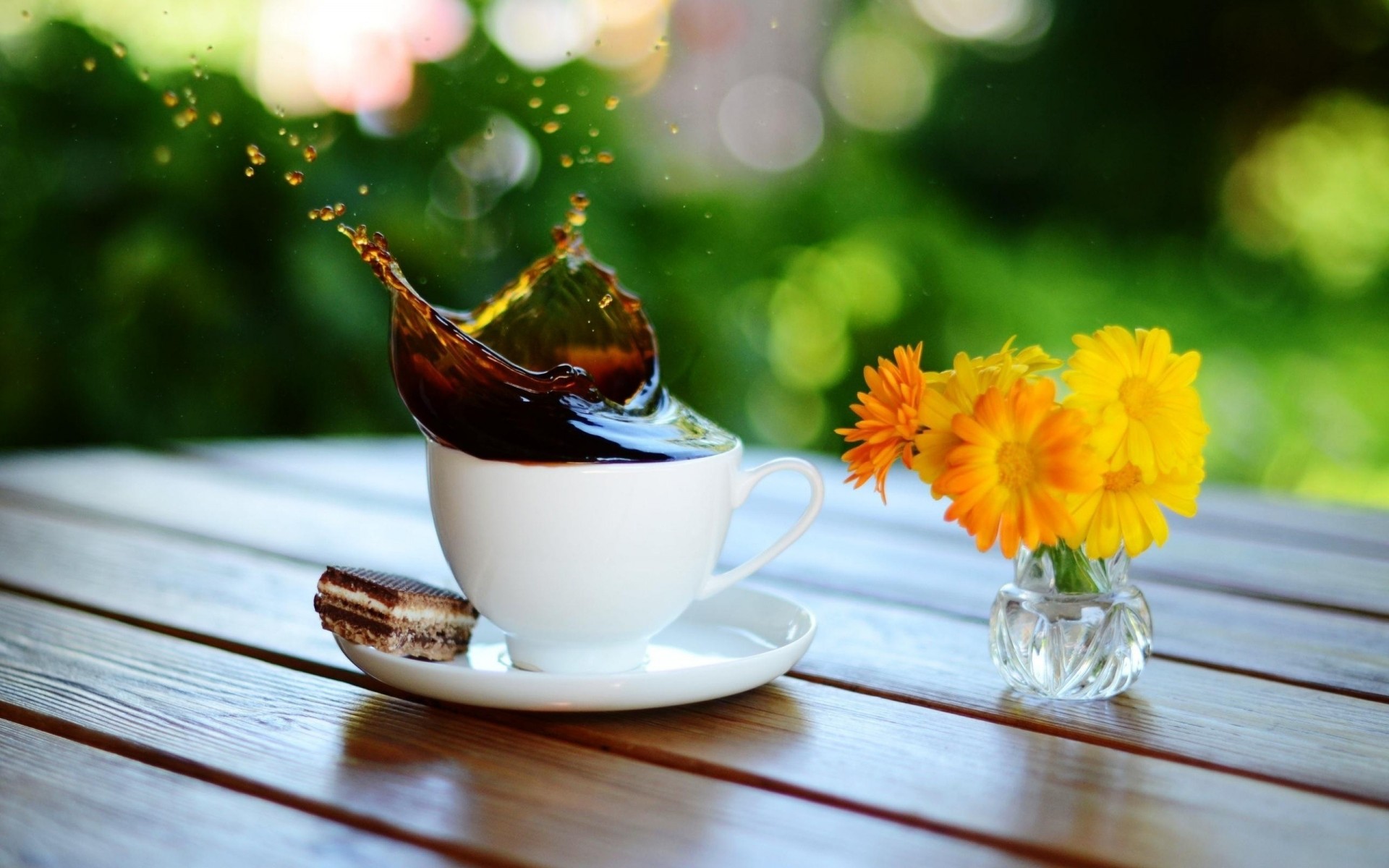 aucer coffee balloon blots close up table cup