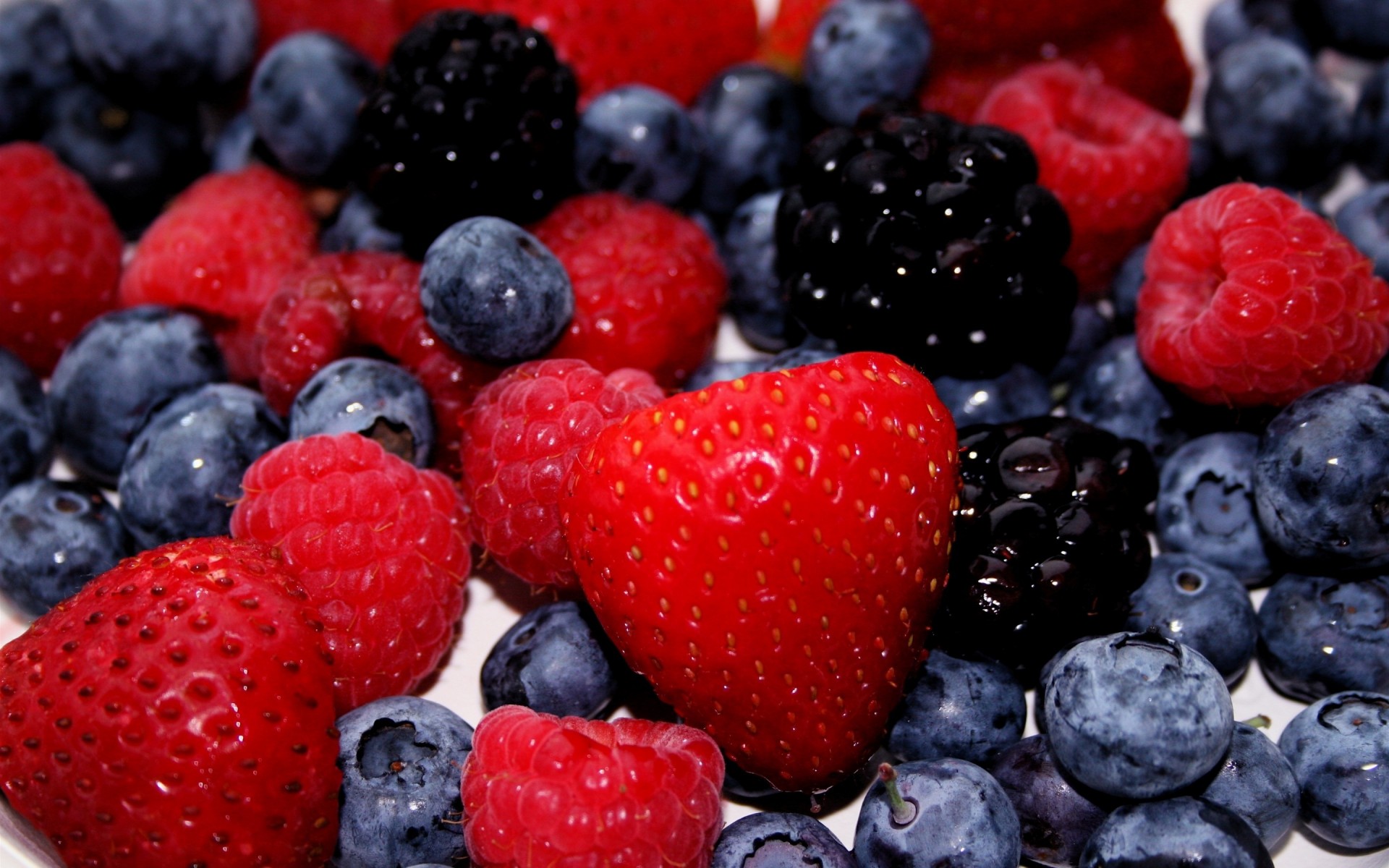 bayas moras fresas frambuesas arándanos