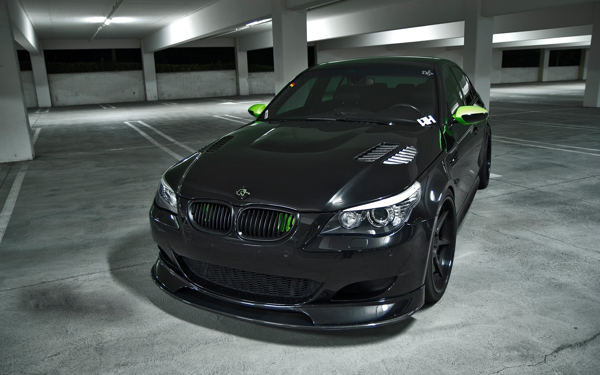 bmw m5 e60 nero parcheggio bmw berlina tuning ombra abbagliamento